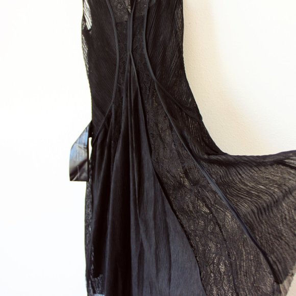 BCBGMaxAzria Asymmetrical Lace Dress - Picture 6 of 7